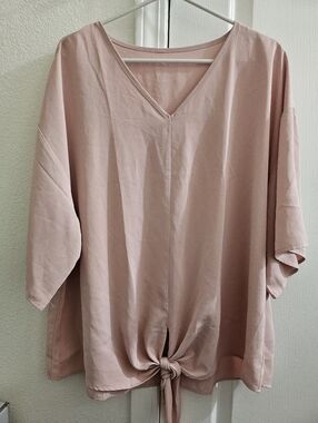Women's Tie-Hem V-Neck Top - Dusty Pink